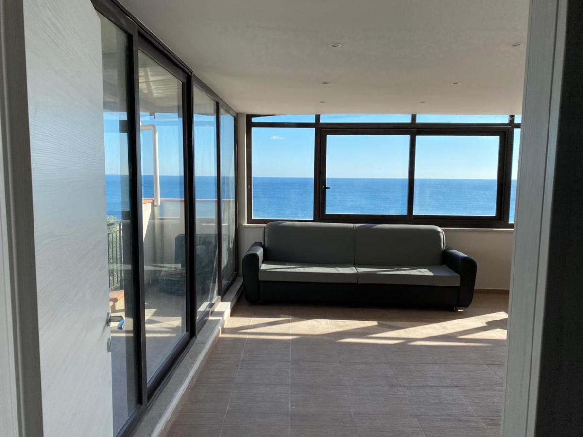 Nick & Santo'S Holiday Homes B&B จีอาร์ดีนี นักซอส ภายนอก รูปภาพ