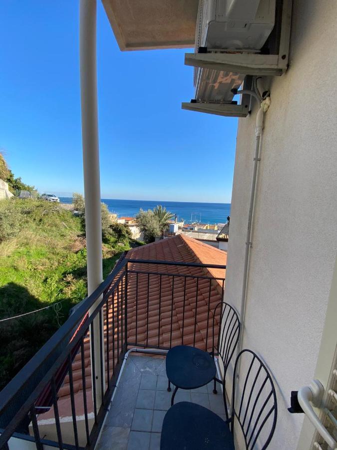 Nick & Santo'S Holiday Homes B&B จีอาร์ดีนี นักซอส ภายนอก รูปภาพ