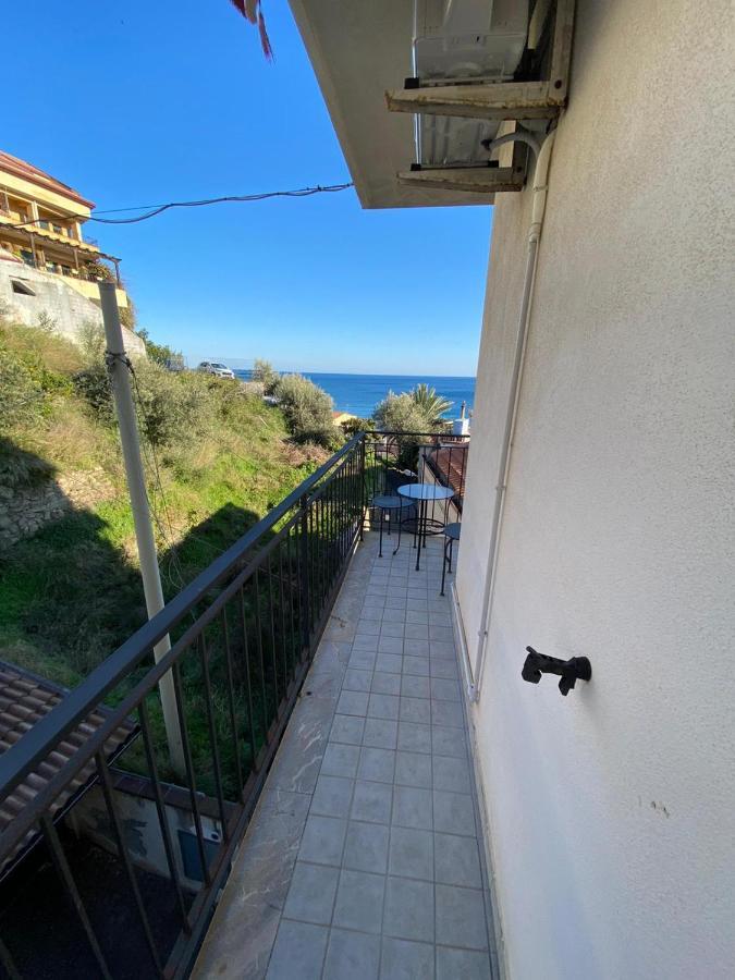 Nick & Santo'S Holiday Homes B&B จีอาร์ดีนี นักซอส ภายนอก รูปภาพ