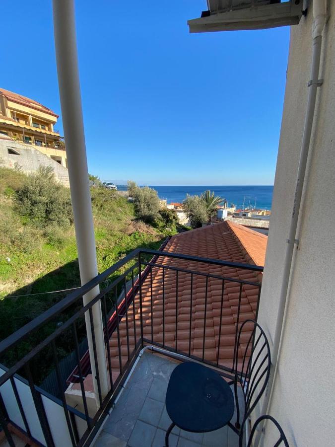 Nick & Santo'S Holiday Homes B&B จีอาร์ดีนี นักซอส ภายนอก รูปภาพ